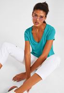 Bayan Yeşil Yumuşak Dokulu V Yaka Basic Tişört