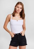 Bayan Beyaz Sırtı Çapraz Askılı Bluz