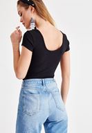 Bayan Siyah U Yaka Pamuk Tişört