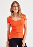 Bayan Kırmızı U Yaka Pamuk Tişört