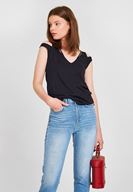 Bayan Siyah Omuz Detaylı Biyeli Tişört