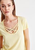 Bayan Sarı Çapraz Biye Detaylı Tişört ( MODAL )