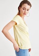 Bayan Sarı Çapraz Biye Detaylı Tişört ( MODAL )
