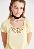 Bayan Sarı Çapraz Biye Detaylı Tişört ( MODAL )