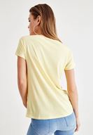 Bayan Sarı Çapraz Biye Detaylı Tişört ( MODAL )