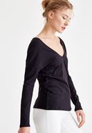 Bayan Siyah Sırt Detaylı V Yaka Tişört