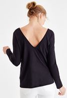 Bayan Siyah Sırt Detaylı V Yaka Tişört