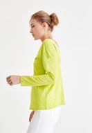 Bayan Yeşil Sırt Detaylı V Yaka Tişört