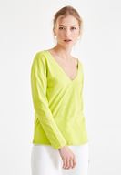 Bayan Yeşil Sırt Detaylı V Yaka Tişört