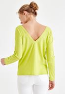 Bayan Yeşil Sırt Detaylı V Yaka Tişört