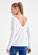 Bayan Beyaz Sırt Detaylı V Yaka Tişört