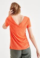 Bayan Kırmızı Sırt Detaylı Kısa Kollu Tişört