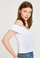 Bayan Beyaz Omuzları Fırfırlı İnce Askılı Bluz