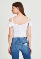 Bayan Beyaz Omuzları Fırfırlı İnce Askılı Bluz