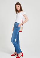 Bayan Beyaz Omuzları Fırfırlı İnce Askılı Bluz