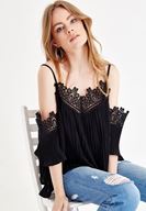 Bayan Siyah Pili Detaylı Bluz