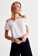 Bayan Beyaz Düşük Omuz Detaylı Bluz