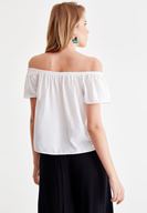 Bayan Beyaz Düşük Omuz Detaylı Bluz