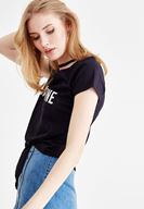 Bayan Siyah Slogan Baskılı V Yaka Tişört