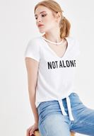 Bayan Beyaz Slogan Baskılı V Yaka Tişört