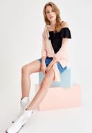 Bayan Siyah Fırfır Detaylı Düşük Omuzlu Bluz