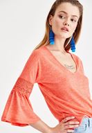 Bayan Kırmızı V Yaka Kolları Dantel Detaylı Bluz