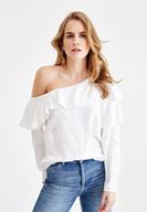 Bayan Krem Düşük Omuzlu Fırfır Detaylı Bluz