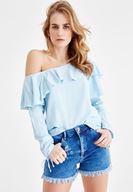 Bayan Mavi Düşük Omuzlu Fırfır Detaylı Bluz