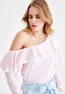 Bayan Pembe Düşük Omuzlu Fırfır Detaylı Bluz