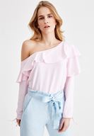 Bayan Pembe Düşük Omuzlu Fırfır Detaylı Bluz