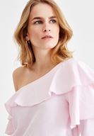 Bayan Pembe Düşük Omuzlu Fırfır Detaylı Bluz