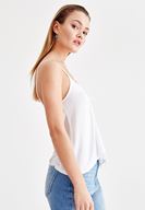 Bayan Beyaz İnce Askılı Önü Büzgü Detaylı Bluz