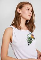 Bayan Beyaz Çiçek Baskı Detaylı Askılı Bluz