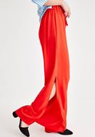 Bayan Kırmızı Beli Bağlamalı Yırtmaç Detaylı Pantolon