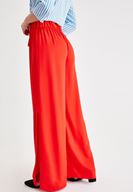 Bayan Kırmızı Beli Bağlamalı Yırtmaç Detaylı Pantolon