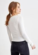 Bayan Krem V Yaka Önü Düğmeli Tişört