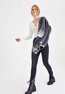 Bayan Krem V Yaka Önü Düğmeli Tişört