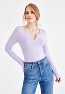 Bayan Mor V Yaka Önü Düğmeli Tişört