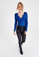 Bayan Lacivert V Yaka Önü Düğmeli Tişört