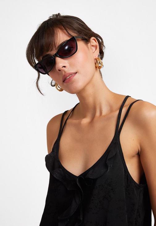 Pilili Pantolon ve Fırfırlı Atlet Kombini