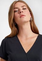 Bayan Siyah Kruvaze Yaka Bağlamalı Tişört