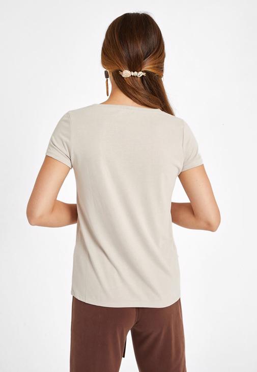 V Yaka Tişört ve Yumuşak Dokulu Pantolon