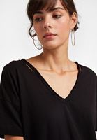 Bayan Siyah V Yaka Kesik Detaylı Tişört