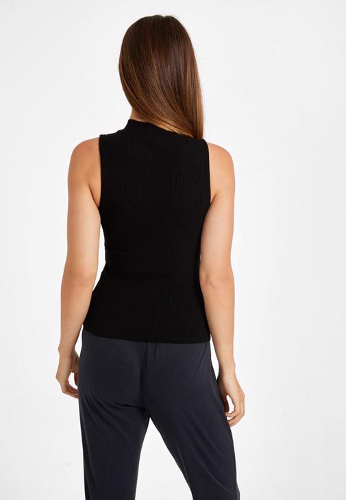 Balıkçı Yaka Atlet ve Yumuşak Dokulu Orta Bel Pantolon Kombini