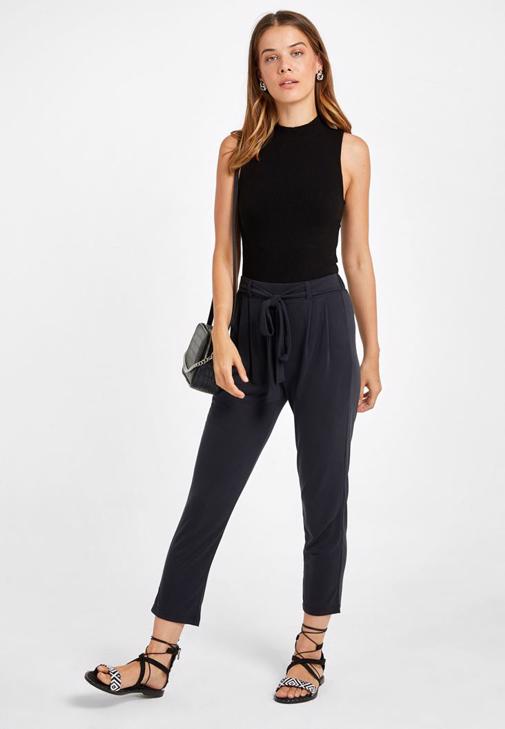 Balıkçı Yaka Atlet ve Yumuşak Dokulu Orta Bel Pantolon Kombini