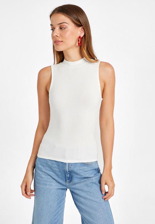 Skinny Pantolon ve Balıkçı Yaka Atlet Kombini
