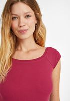 Bayan Pembe Kayık Yaka Kısa Kollu Tişört