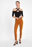 Bayan Siyah Kesik Yaka Detaylı Tişört