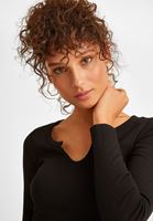 Bayan Siyah Yaka Detaylı Bluz