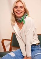 Bayan Krem V Yaka Salaş Triko Kazak